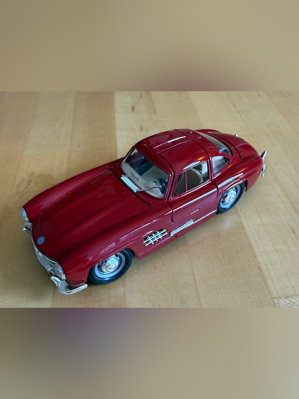 1954 Mercedes-Benz 300SL Coupe Red 1:24Scale Diecast Model Car- Burago *MINT*
